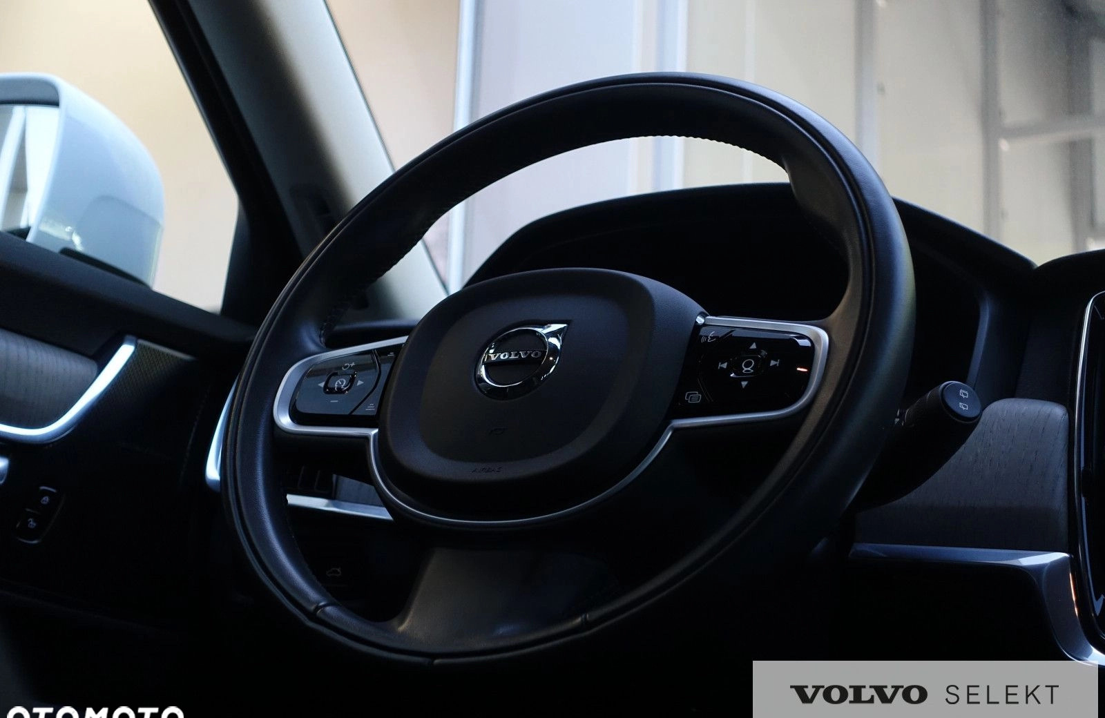 Volvo V90 Cross Country cena 168900 przebieg: 141575, rok produkcji 2021 z Radomsko małe 667